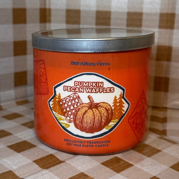 NWT 2025 Pumpkin Pecan Waffles 3 Wick Soy Wax  Candle Bath and Body Works - Picture 2 of 3